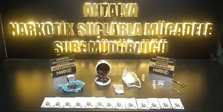 Antalya’da hurma içine enjekte edilmiş uyuşturucu yakalandı