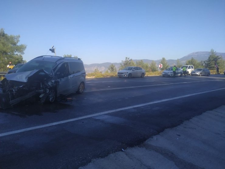 Antalya’da trafik kazası: 6 yaralı