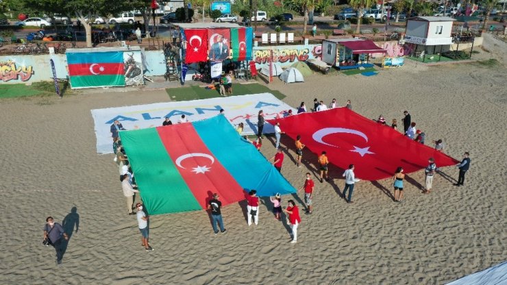 Antalya semalarında Türk ve Azerbaycan bayrakları dalgalandı