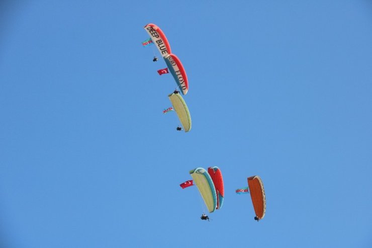 Antalya semalarında Türk ve Azerbaycan bayrakları dalgalandı