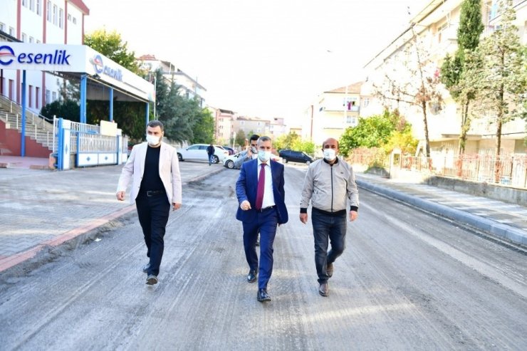 Başkan Çınar, yol ve kaldırım yenileme hizmetlerini inceledi