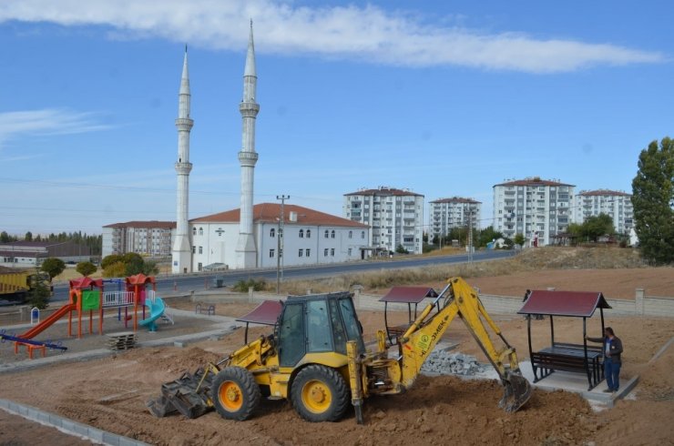 Başkan Altun, çocukların yüzünü güldürmeye devam ediyor