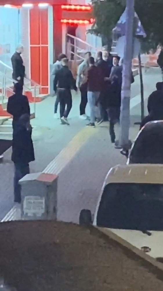 Yan bakma kavgası korona virüsü unutturdu