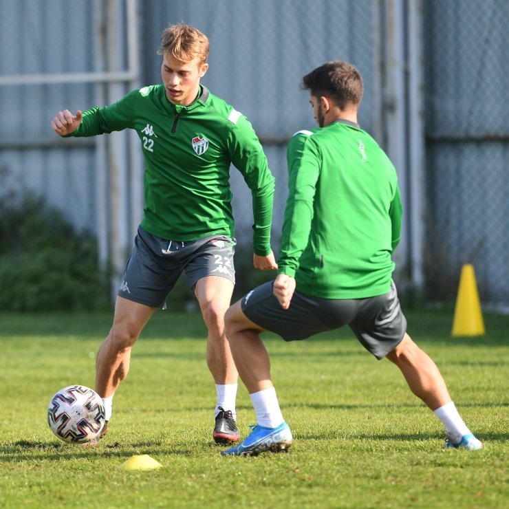 Adanaspor maçı hazırlıklarını sürdüren Bursaspor, çabukluk çalıştı