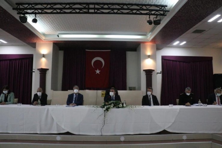 Vali Atay, Gümüşova’da muhtarlarla buluştu