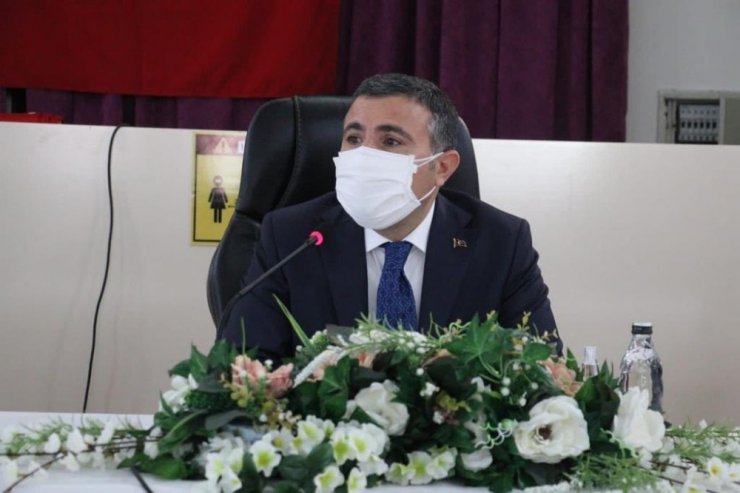 Vali Atay, Gümüşova’da muhtarlarla buluştu