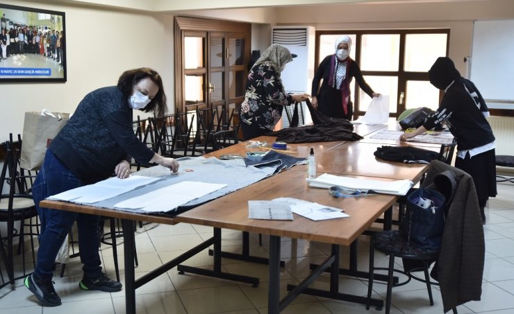 Belde Evleri’nde hem öğreniyorlar hem de sosyalleşiyorlar