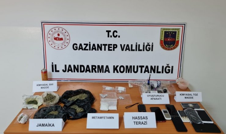 Jandarma’dan uyuşturucu tacirlerine şafak baskını