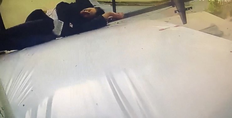 İstanbul’da dehşet anları kamerada: Genç kadını sünger kurtardı