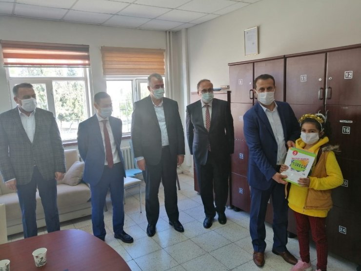 Kahta’da 2 bin öğrenciye kaynak kitap desteği