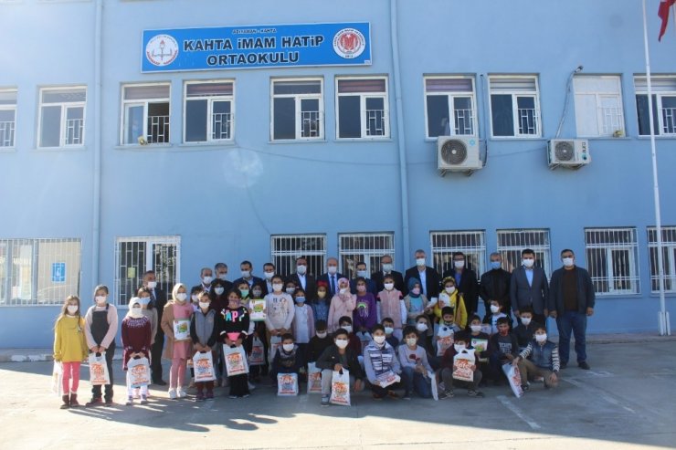 Kahta’da 2 bin öğrenciye kaynak kitap desteği