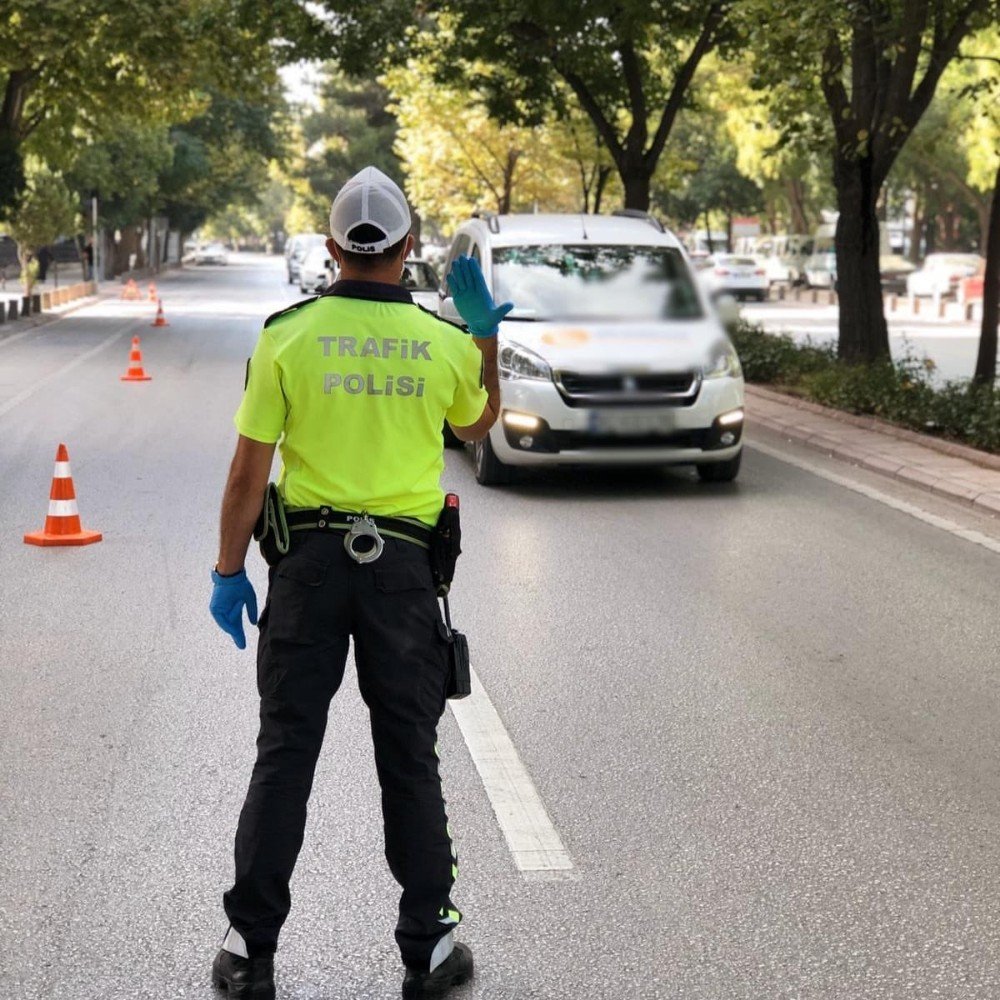 Konya trafik ekiplerinden sıkı denetim! 2 bin 235 sürücüye ceza kesildi