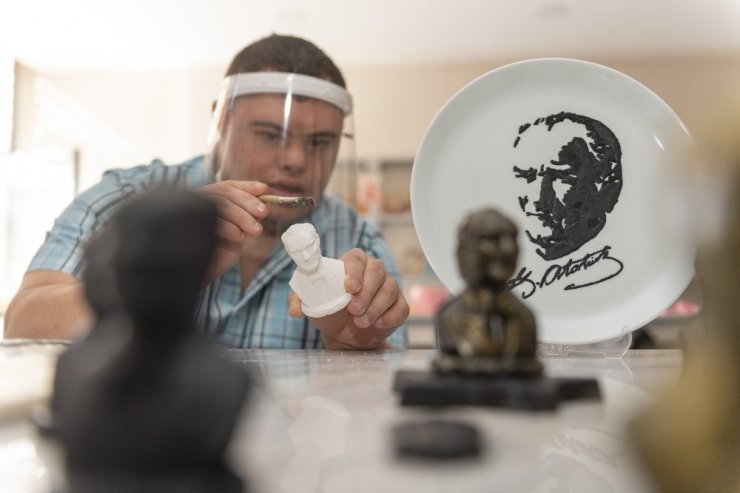 Özel çocuklar Atatürk’e olan sevgilerini çalışmalara yansıttılar