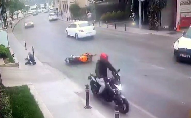 Sarıyer’de motosiklet kazası kamerada