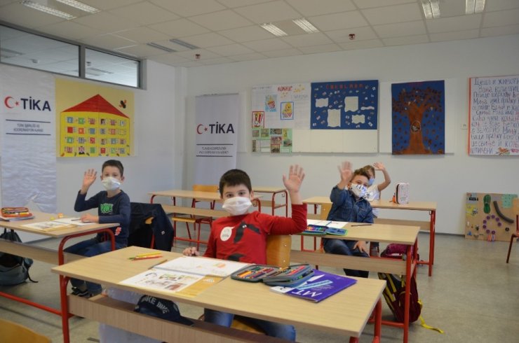 TİKA’dan Karadağ’da bilgisayarlı eğitime destek