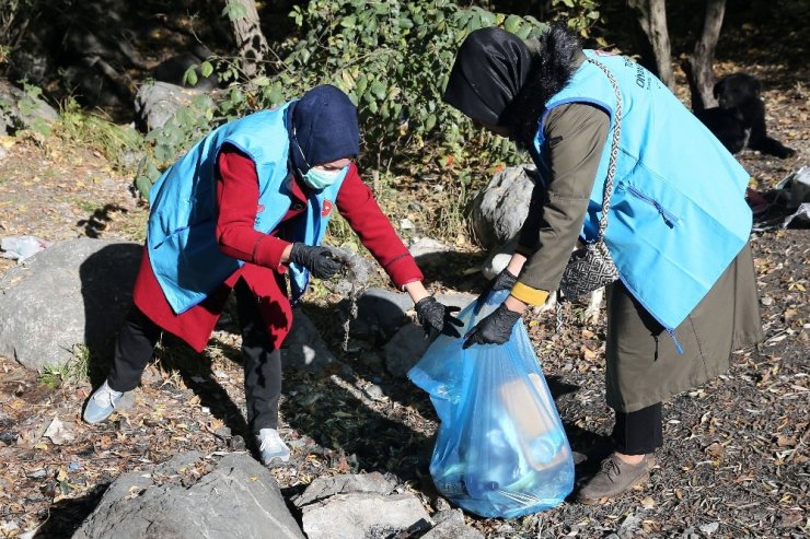 Türkiye Diyanet Vakfı gönüllülerinden anlamlı doğa yürüyüşü