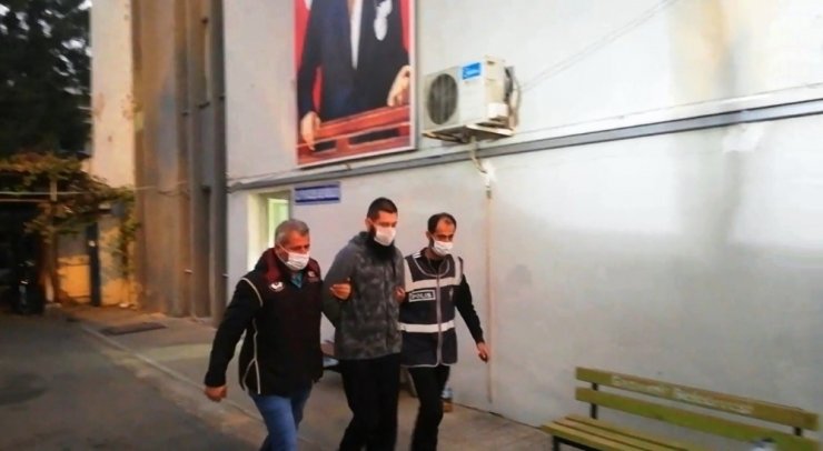 DEAŞ’ın sözde Türkiye sorumlusu ile irtibatı olduğu öne sürülen 5 kişi İzmir’de yakalandı