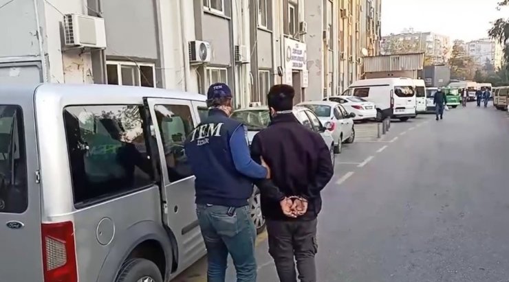 DEAŞ’ın sözde Türkiye sorumlusu ile irtibatı olduğu öne sürülen 5 kişi İzmir’de yakalandı