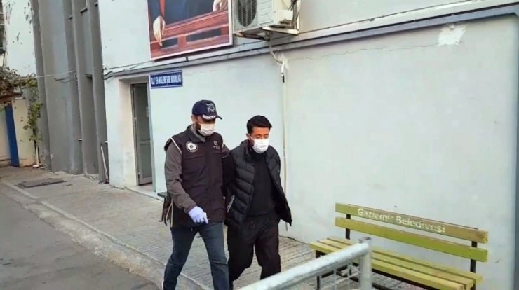 DEAŞ’ın sözde Türkiye sorumlusu ile irtibatı olduğu öne sürülen 5 kişi İzmir’de yakalandı