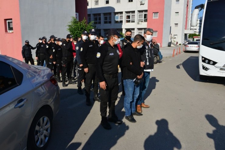 Şafak vakti gözaltına alınan 15 torbacı adliyeye sevk edildi