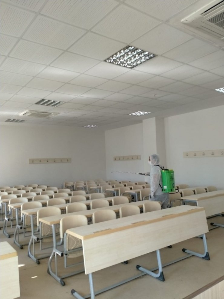 Büyükşehir EKPSS öncesi okulları dezenfekte etti