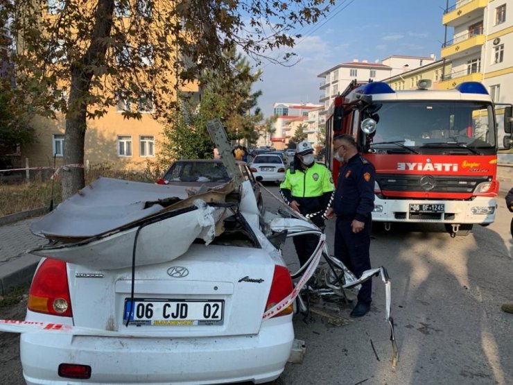 Başkent’te otobüse çarpan araç sürücüsü ağır yaralandı