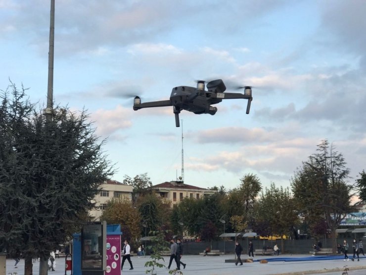 Yerde araçla havada drone ile anons yapılıp vatandaş uyarıldı