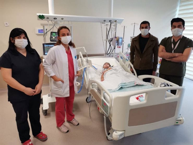 Gıda zehirlenmesi şüphesiyle Kayseri Şehir Hastanesi’ne gelen minik İlayda’da Guillain-Barre tespit edildi