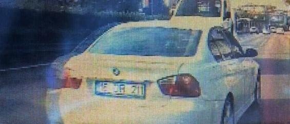 Bursa’da trafiği böyle tehlikeye düşürdü...Makas atan otomobil kamerada