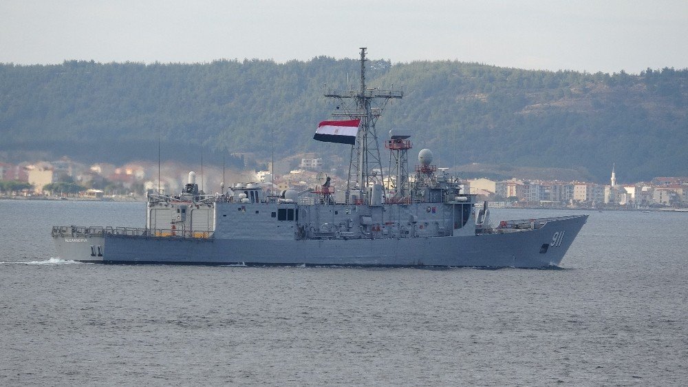Mısır'a ait 3 savaş gemisi Çanakkale Boğazı’ndan geçti