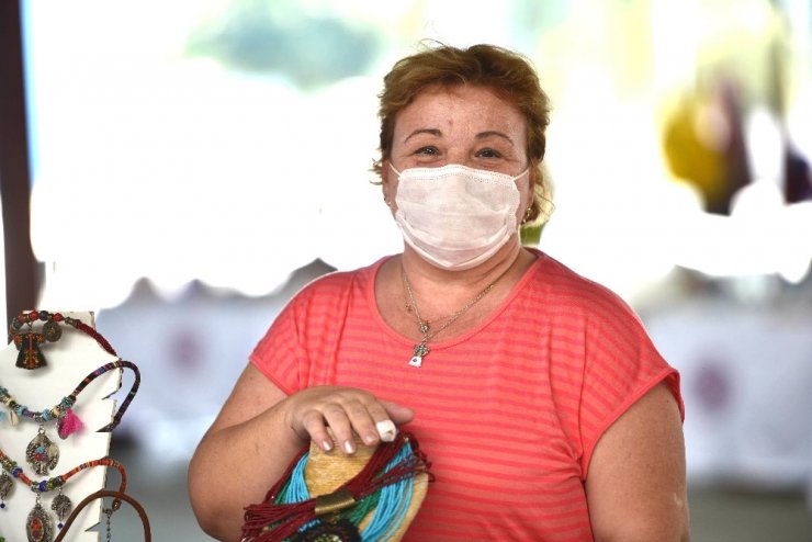 Muratpaşa Belediyesi’nin Üreten Eller Pazarına yoğun ilgi