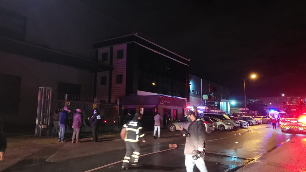 Silah fabrikasında yangın! Çok sayıda itfaiye ekibi müdahale ediyor