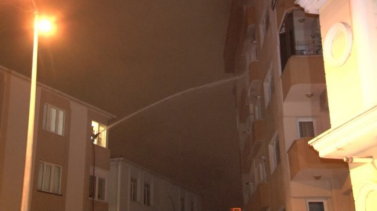 Şişli’de bir binanın 5’inci katında korkutan yangın: 1 ağır yaralı