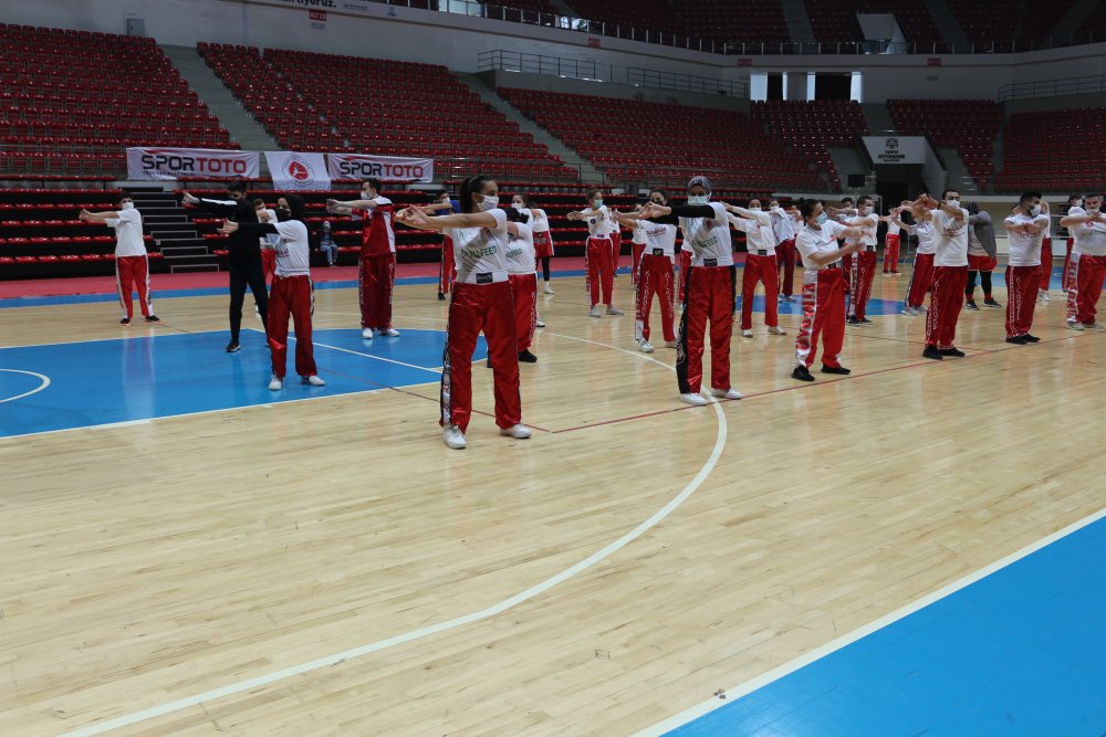 Kick boks Siyah Kuşak ve Dan sınavları Konya'da yapıldı