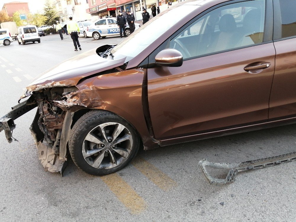 Ankara'da polis otosu kaza yaptı! 2'si polis 3 yaralı