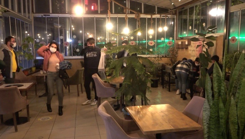 Yasak başladı! Müşteri dolu kafeler tek tek boşaltıldı