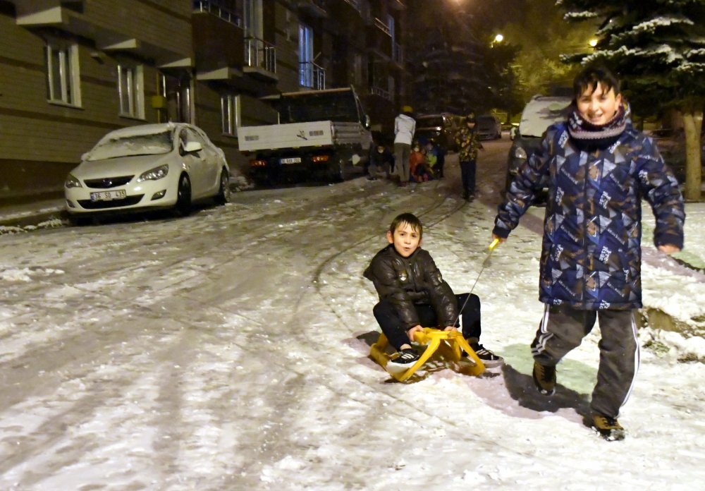 Çocukların 'kar' mutluluğu