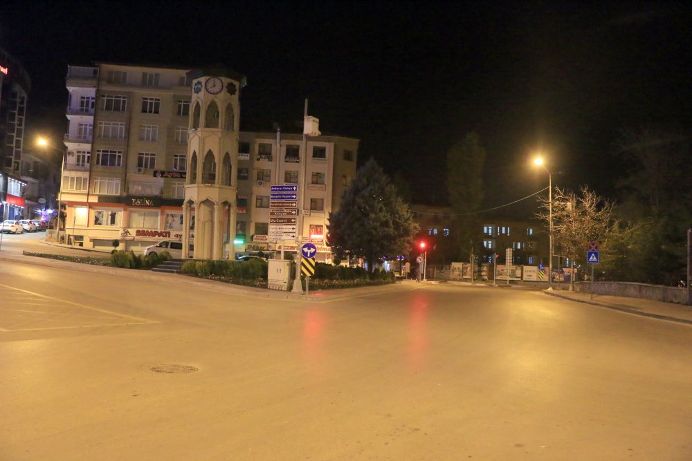 Kısıtlamanın ikinci gününde Konya sokaklarında bir onlar kaldı