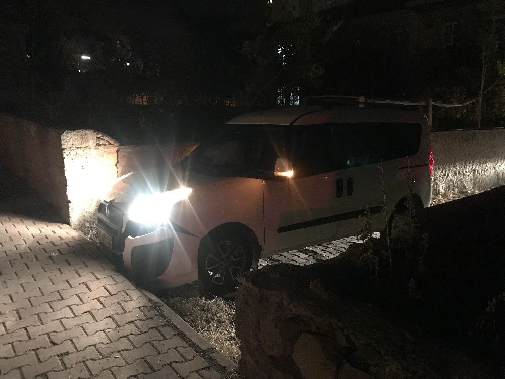 Polise ateş ederek kaçan zehir taciri bacağı kırılınca yakalandı