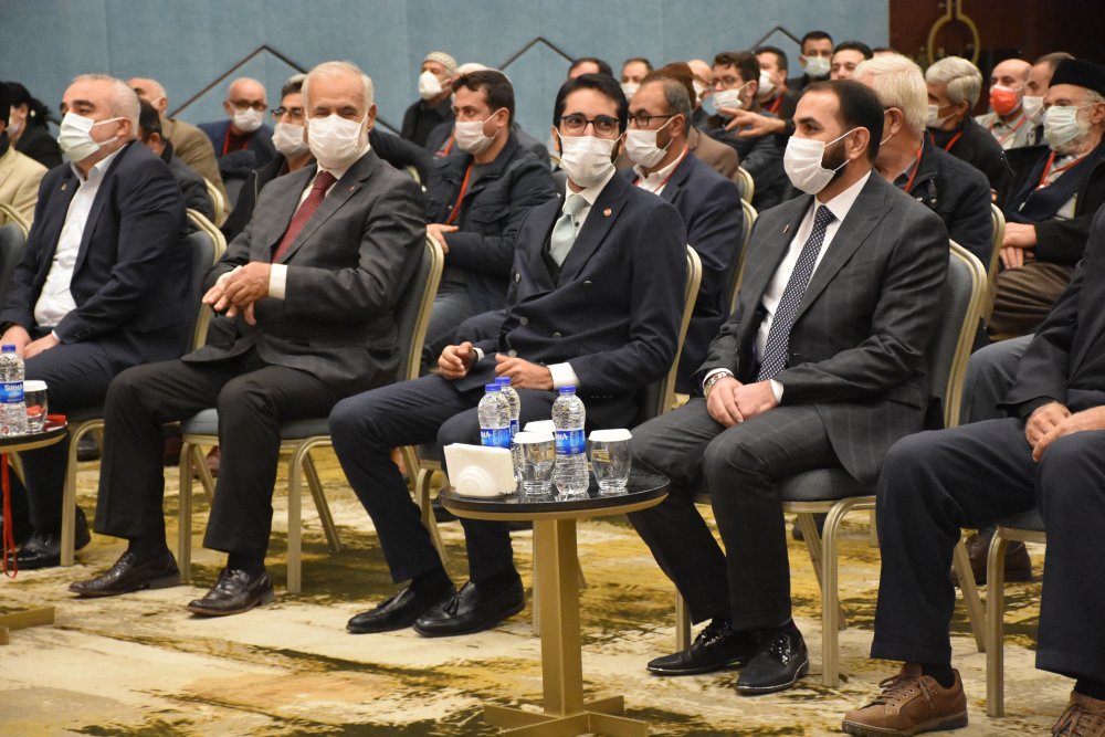 Saadet Partisi Konya İl Kongresinde konuşan Karamollaoğlu: Biz adil dağılımı önemsiyoruz