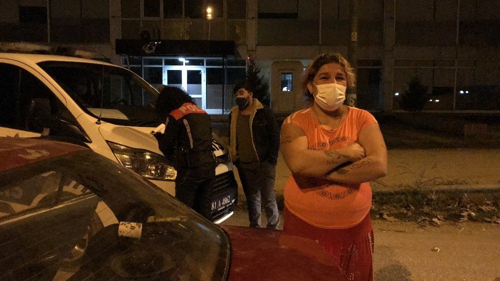 Kısıtlamada sokağa çıkan ehliyetsiz sürücü cezayı yiyince gazetecilere tükürdü