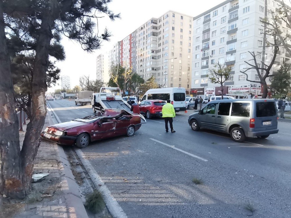 Takla atan otomobil dümdüz oldu! Sürücüsü ağır yaralı