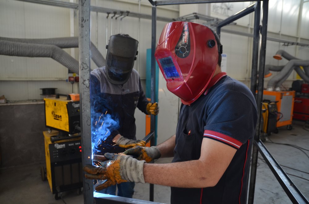 Koronavirüs salgınının ilk günlerinde kahraman ilan edildiler ama unutuldular