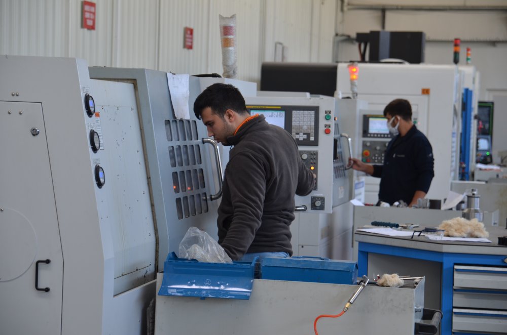 Koronavirüs salgınının ilk günlerinde kahraman ilan edildiler ama unutuldular