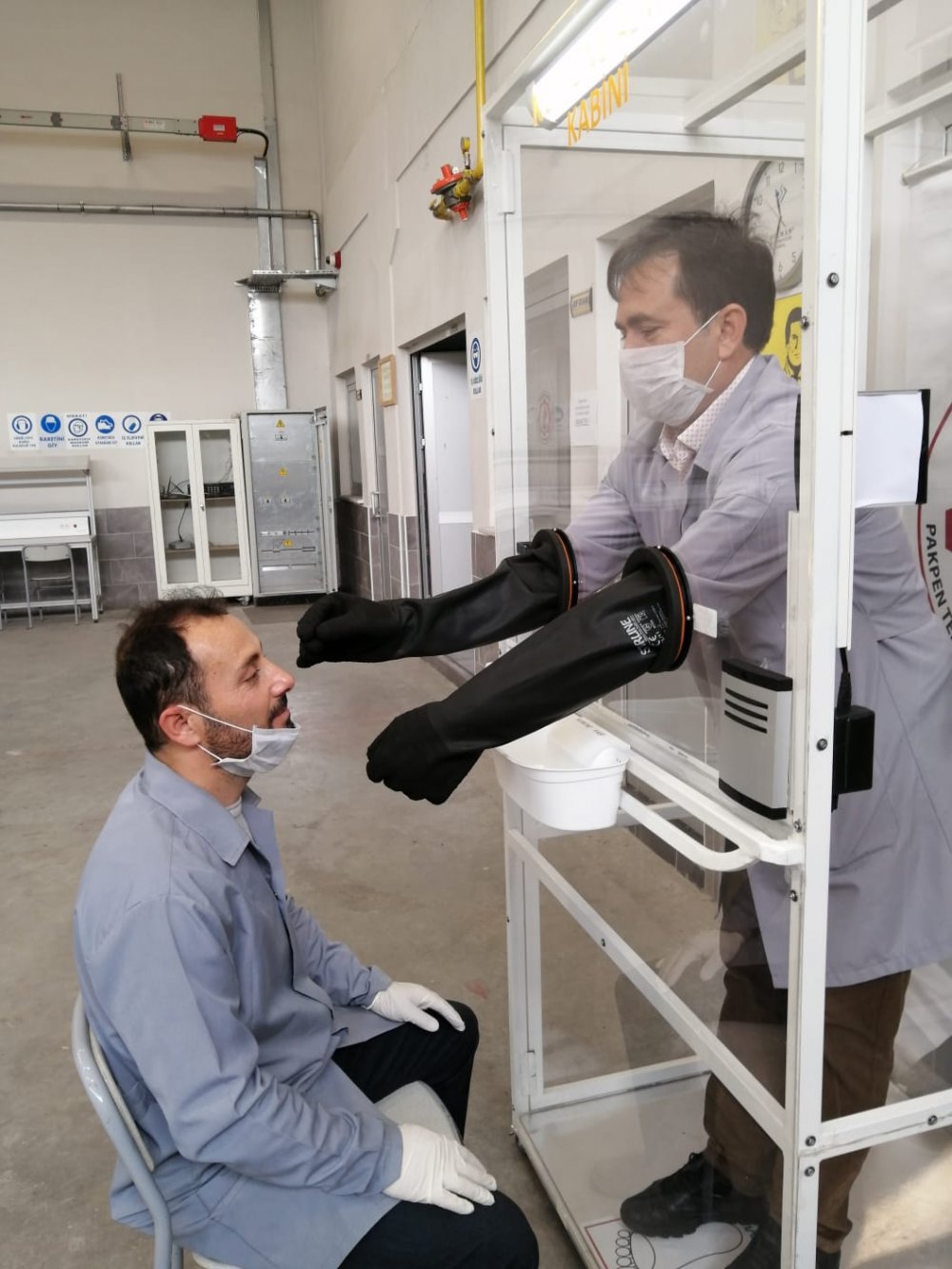 Koronavirüs salgınının ilk günlerinde kahraman ilan edildiler ama unutuldular