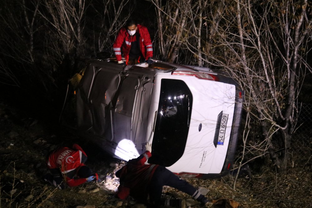 Polisin 'dur' ihtarına uymayan kamyonet devrildi! 17 sığınmacı yaralandı