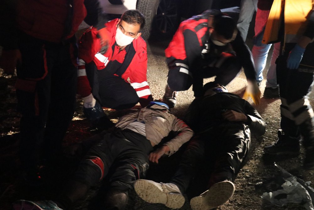 Polisin 'dur' ihtarına uymayan kamyonet devrildi! 17 sığınmacı yaralandı