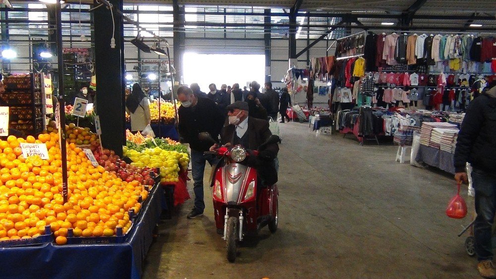 Bursa'da koronavirüs vakalarının artış sebebi fotoğraflarla gözler önüne serildi! Kurala uymuyorlar