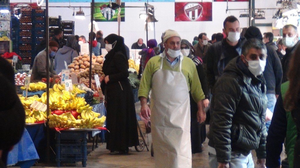 Bursa'da koronavirüs vakalarının artış sebebi fotoğraflarla gözler önüne serildi! Kurala uymuyorlar