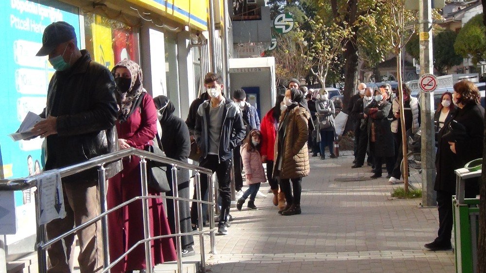 Bursa'da koronavirüs vakalarının artış sebebi fotoğraflarla gözler önüne serildi! Kurala uymuyorlar
